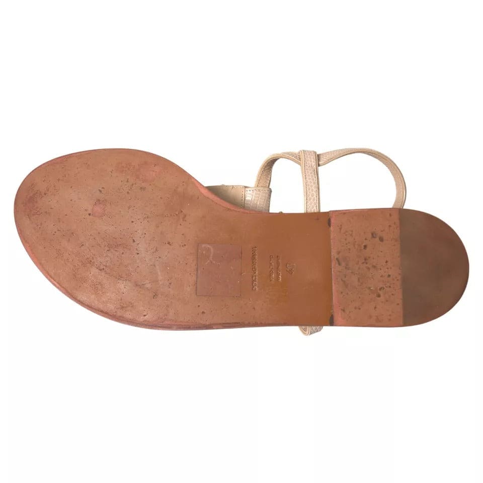 Sandalias planas con cuentas doradas y satén beige de Dolce &amp; Gabbana