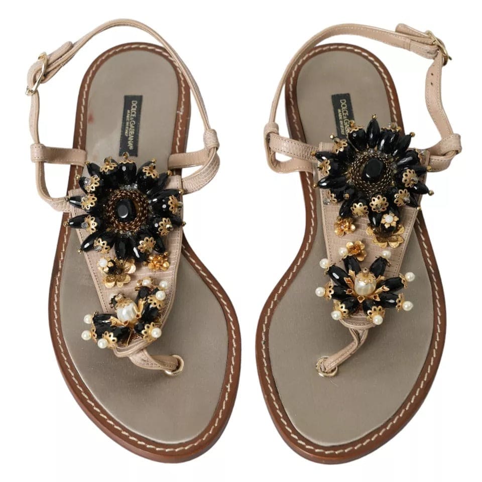 Sandalias planas con cuentas doradas y satén beige de Dolce &amp; Gabbana