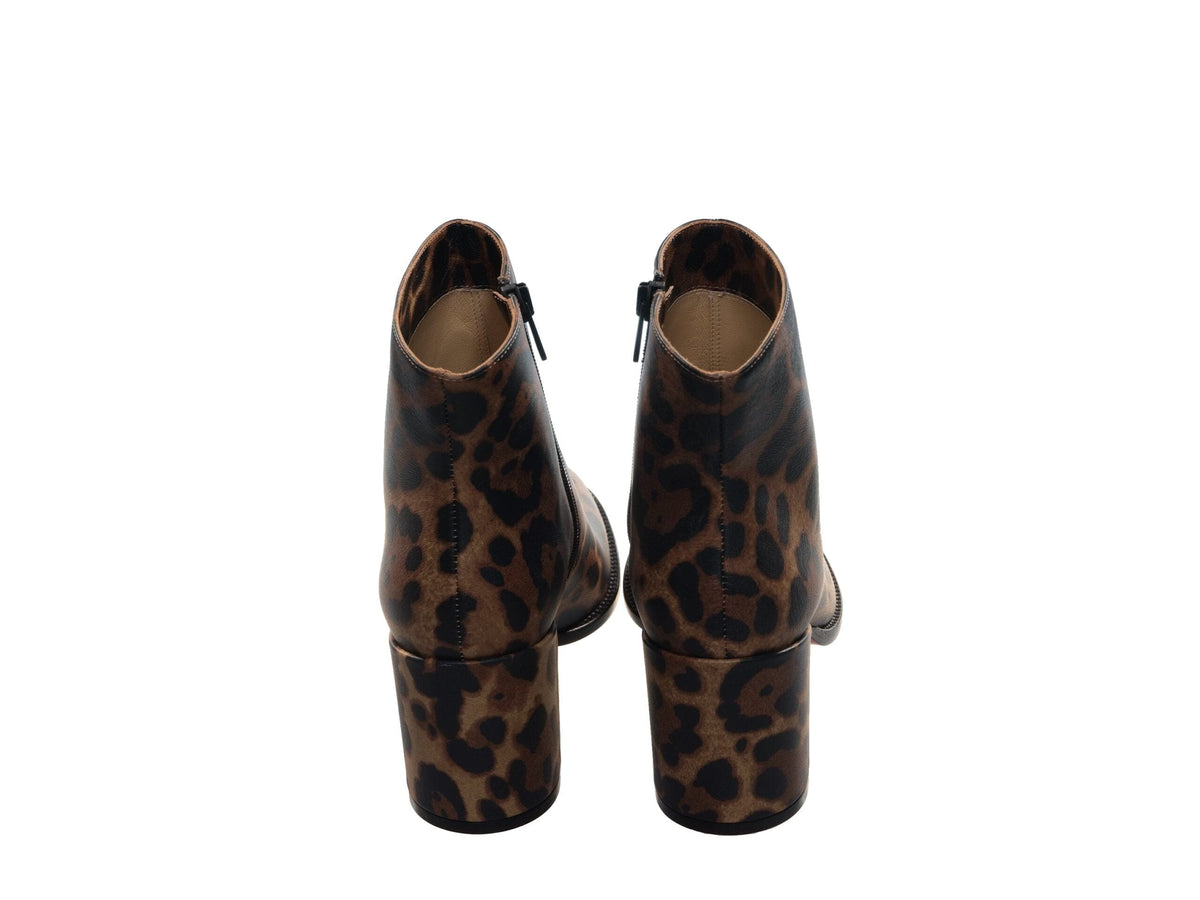 Bota de tacón alto con estampado de leopardo marrón Adoxa 70 de Christian Louboutin