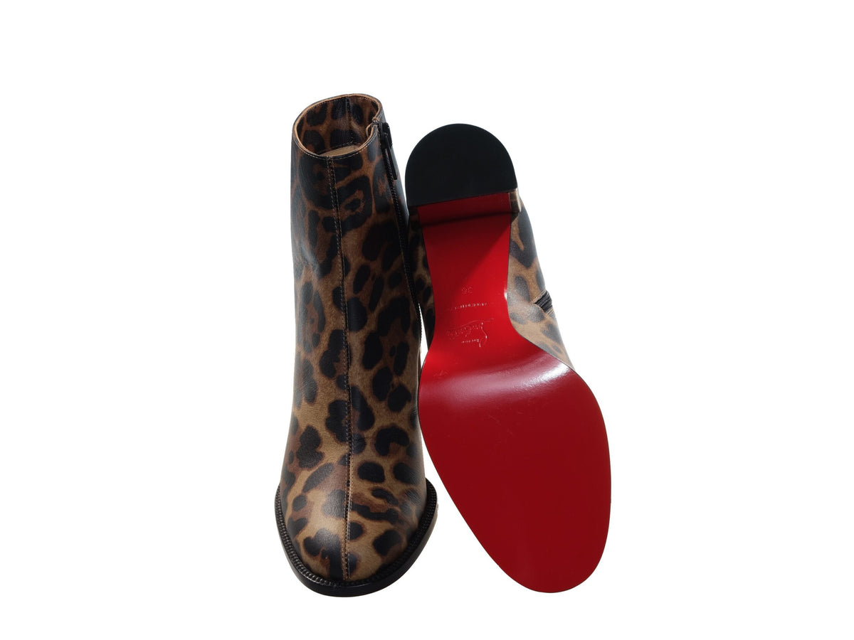 Bota de tacón alto con estampado de leopardo marrón Adoxa 70 de Christian Louboutin