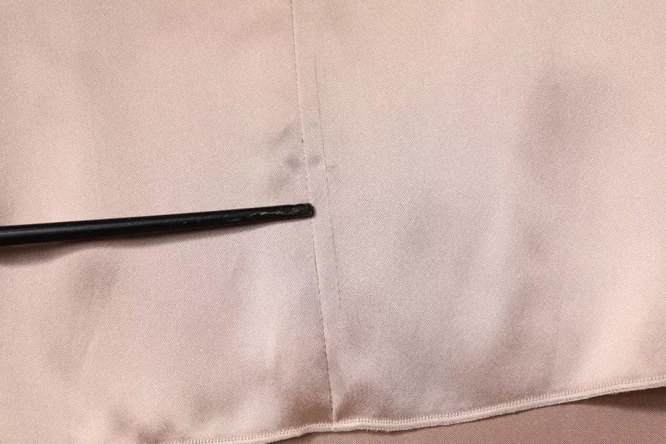 Robe fourreau portefeuille à manches longues en satin rose Emporio Armani