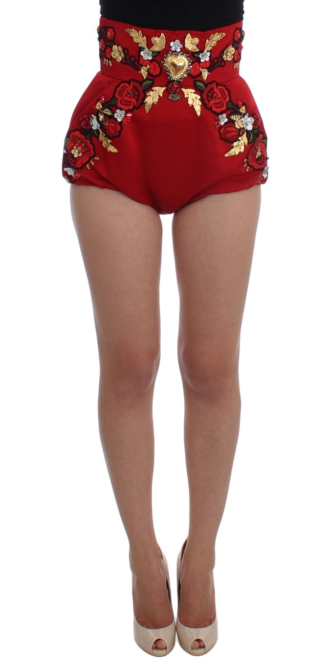 Shorts de cintura alta con adornos de cristales y seda roja de Dolce &amp; Gabbana