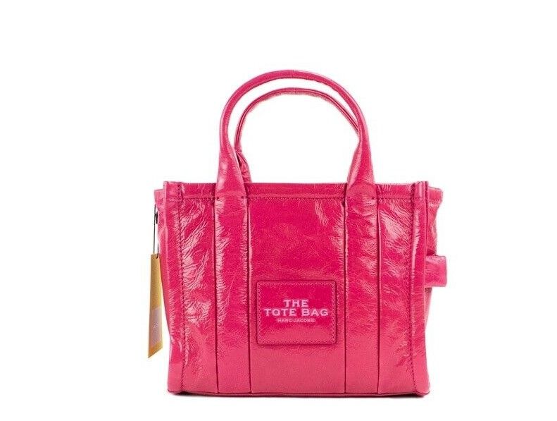 Bolso bandolera de piel color magenta The Shiny Crinkle Mini Tote de Marc Jacobs