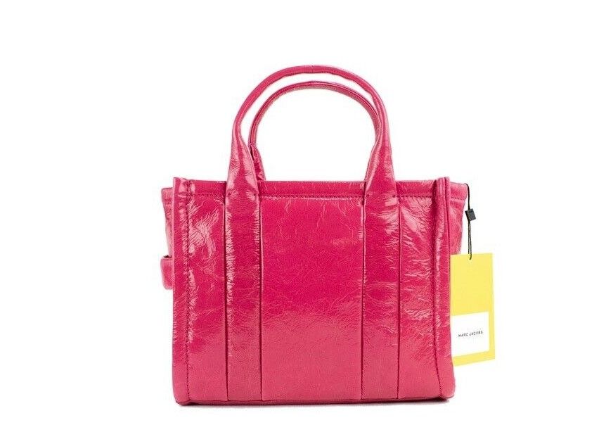 Bolso bandolera de piel color magenta The Shiny Crinkle Mini Tote de Marc Jacobs