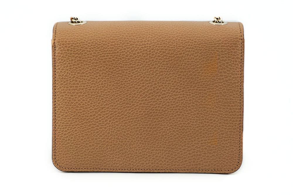 Elegante bolso de hombro beige Gucci con broche GG