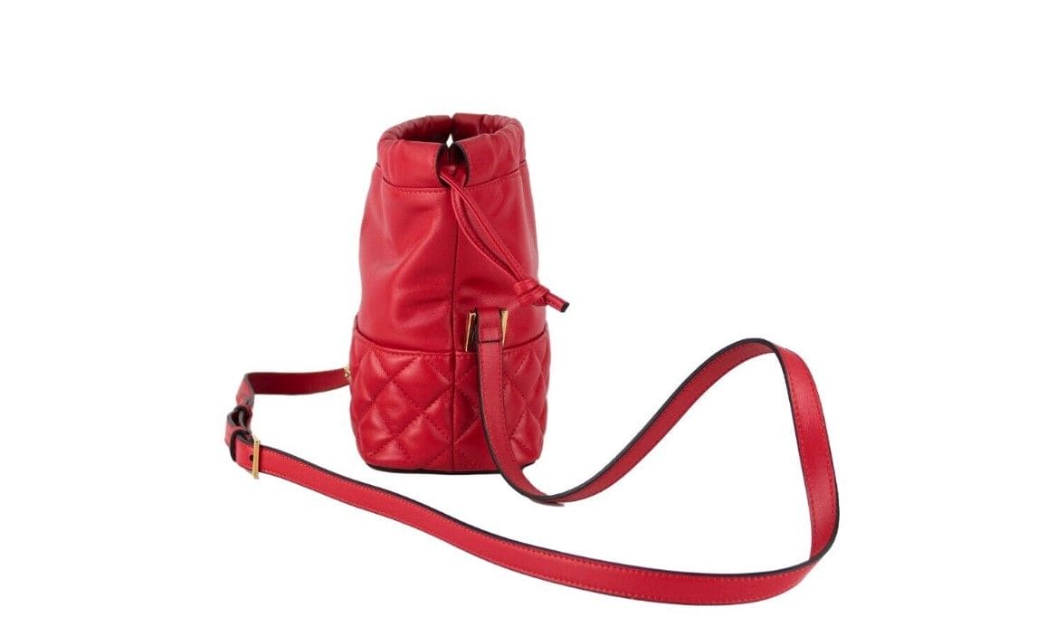 Sac à bandoulière avec cordon de serrage en cuir matelassé rouge Versace