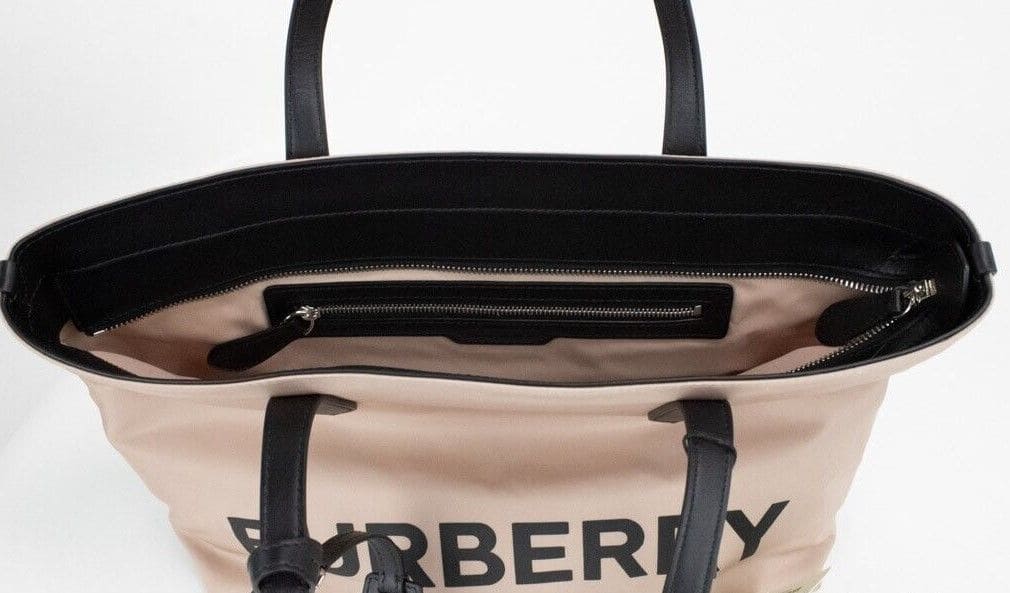 Sac à main fourre-tout Burberry en nylon Econyl rose beige avec logo de marque