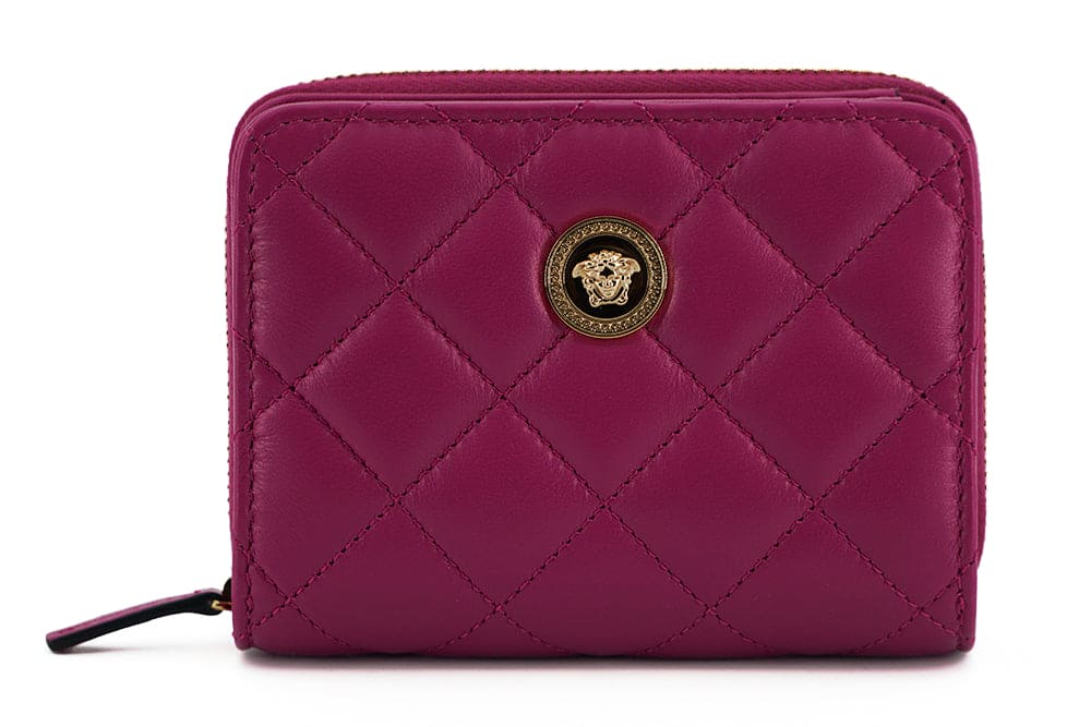 Cartera elegante de piel acolchada en color morado de Versace