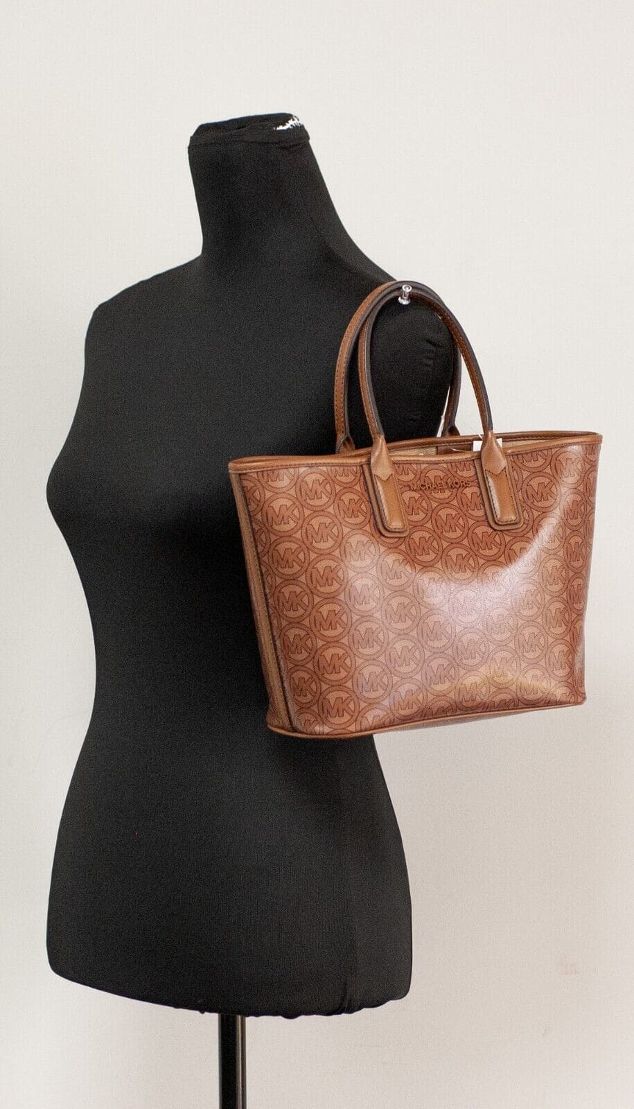 Sac à main fourre-tout Michael Kors Jodie en polyester recyclé avec logo Jacquard de petite taille Marron